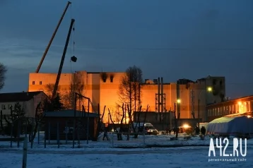 Фото: Поисковые работы на месте пожара в кемеровском ТЦ ведутся в круглосуточном режиме 1