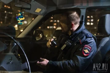 Фото: В Новокузнецке полицейские привлекли к ответственности молодого человека, который съехал от родителей и устроил ночью новоселье 1
