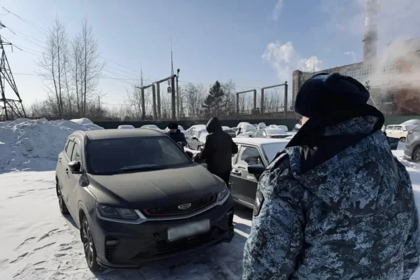Судебные приставы арестовали иномарку кузбассовца за долг в 200 000 рублей 