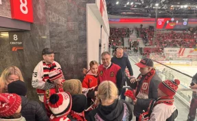 Илья Середюк и Денис Ильин встретились с фанатами хоккея на матче в Новокузнецке