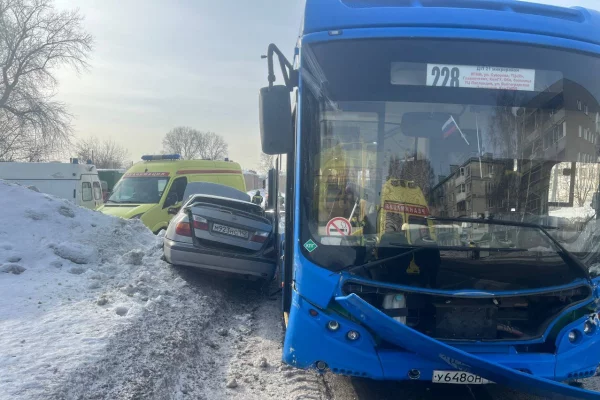 Причиной ДТП с автобусом в Кемерове стало плохое самочувствие водителя авто