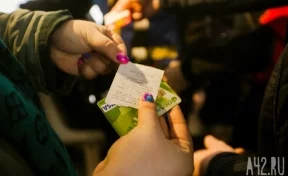 Кемеровчанам рекомендовали оплачивать проезд и покупки банковскими картами из-за ситуации с коронавирусом