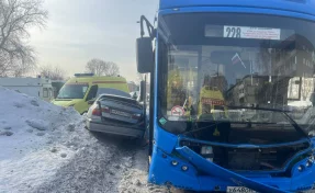 Причиной ДТП с автобусом в Кемерове стало плохое самочувствие водителя авто