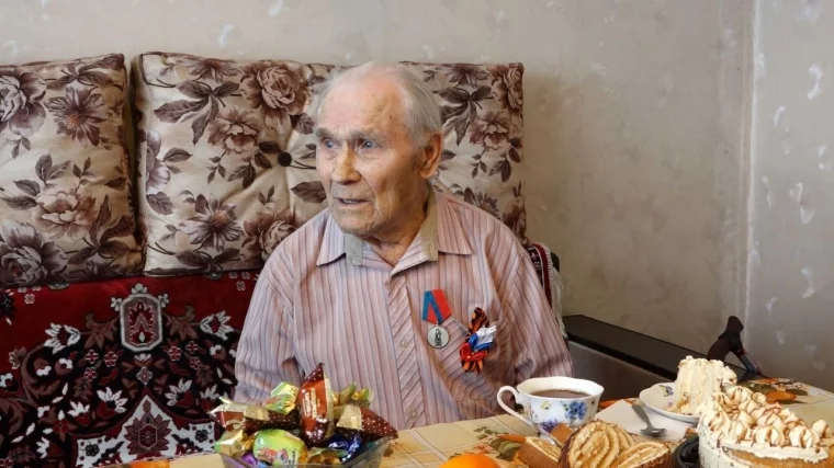 Фото: В Кузбассе ветеранам Великой Отечественной войны вручили медаль Масалова 7