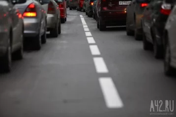 Фото: Кемеровчанка пожаловалась на светофор, из-за которого водители стоят в пробке 30 минут  1