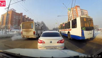 Фото: В Кемерове водителя маршрутки, выехавшего на встречную полосу, нашли по видео 1