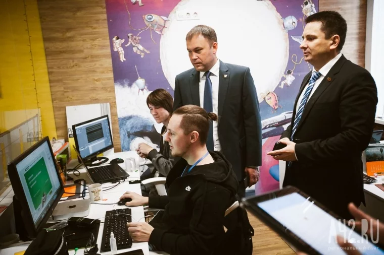 Фото: Илья Середюк в «ЭТО_»: что показали главе Кемерова в IT-офисе 9