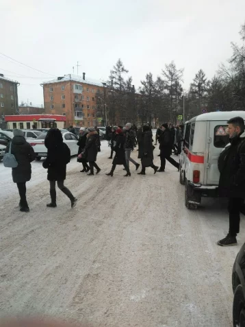 Фото: Стало известно, из-за чего эвакуировали студентов из КузГТУ в Кемерове 1
