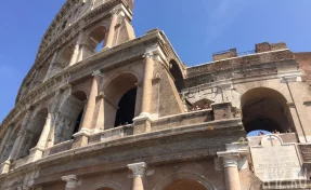 Часть средневековой башни Конти обрушилась в центре Рима неподалёку от Колизея