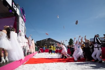 Фото: На фестивале GrelkaFest в Шерегеше 7 пар торжественно зарегистрировали брак 1