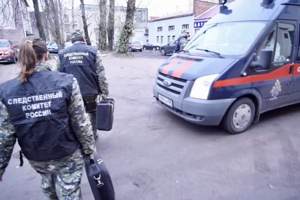 Пять пакетов с человеческими останками нашли в канаве в Ленинградской области