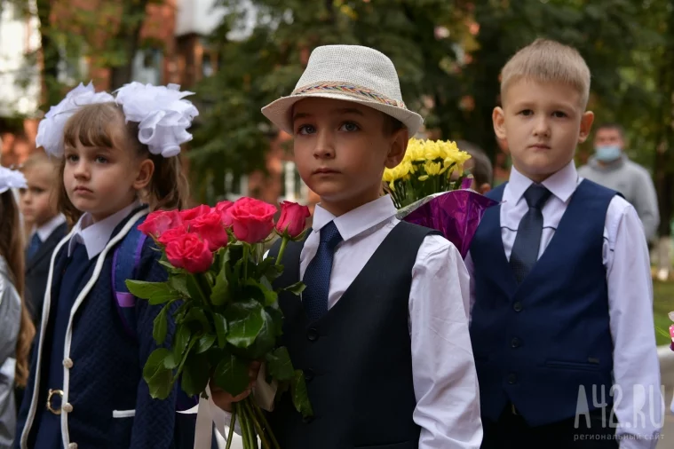 Фото: День знаний в эпоху пандемии: кемеровские первоклассники отправились в школу 35