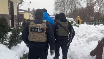 Фото: В Кузбассе у директора сети магазинов нашли шкуры снежного барса и манула: СК показал видео задержания 1