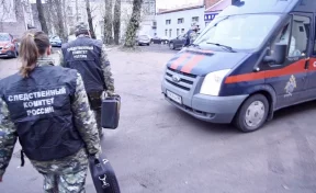 Пять пакетов с человеческими останками нашли в канаве в Ленинградской области