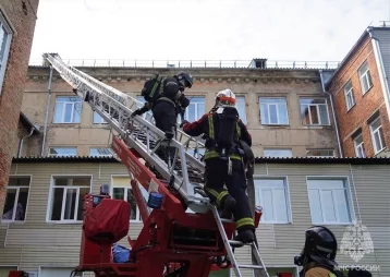 Фото: В Кемерове из медицинского университета эвакуировали 130 человек 1