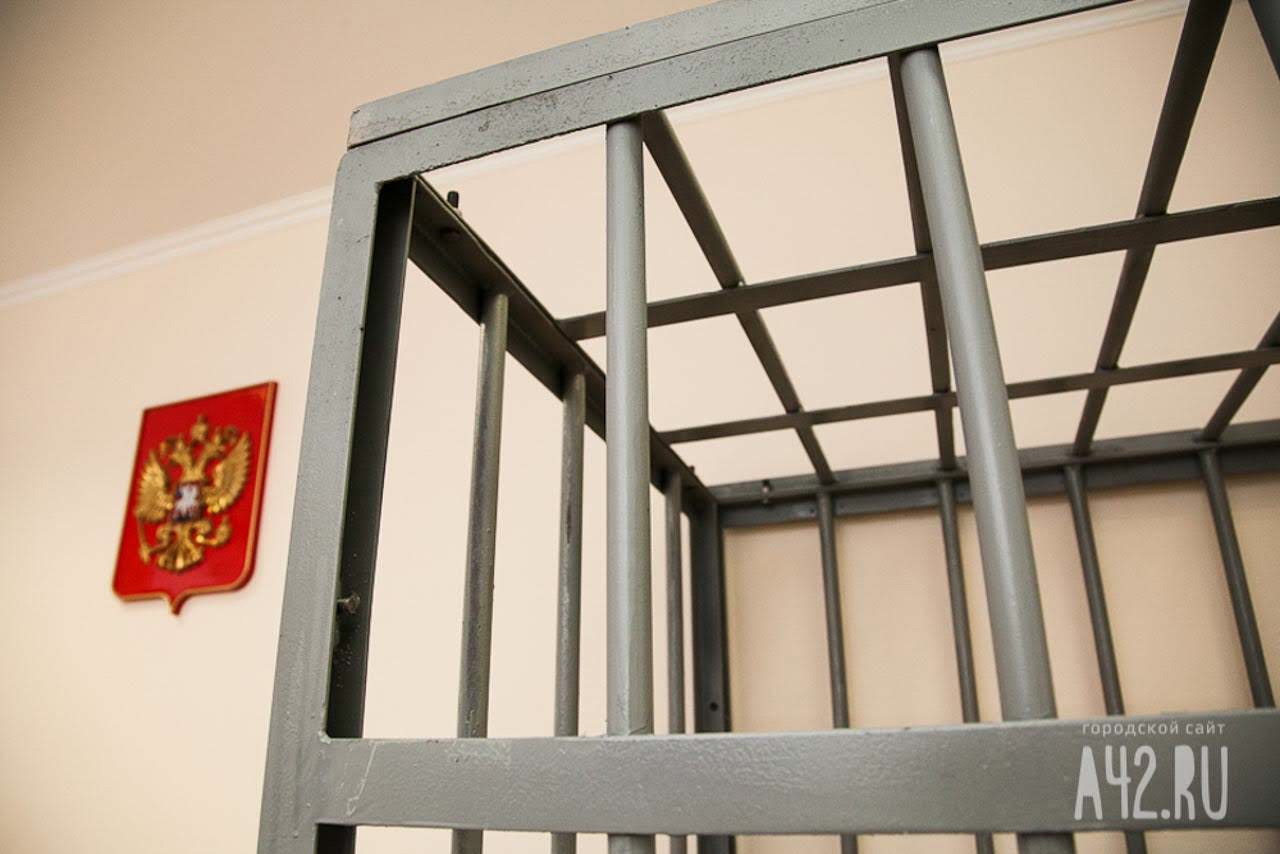 В Красноярске суд приговорил экс-полицейского к восьми годам за вымогательство автомобиля