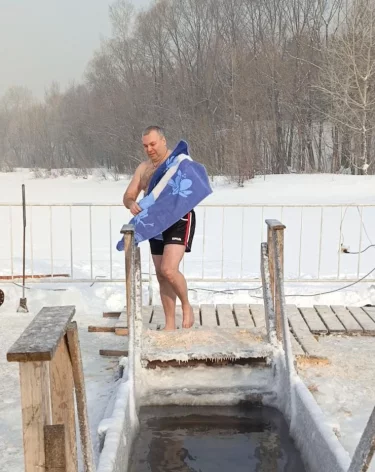 Мэр Новокузнецка окунулся в крещенскую купель