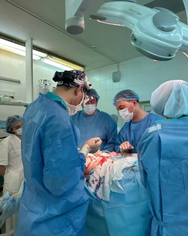 В Кузбассе врачи спасли девочку с разрывом печени после аварии