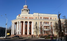 Власти Кемерова отреагировали на инцидент с ребёнком, провалившимся в ливнёвку