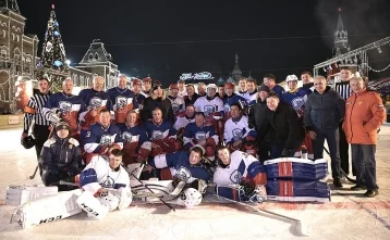 Фото: Владимир Путин сыграл в хоккей на Красной площади 4