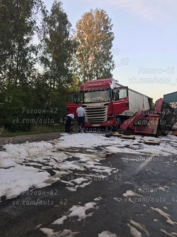 Фото: На трассе Новосибирск — Кемерово столкнулись два большегруза: образовалась многокилометровая пробка 3
