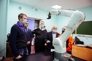 Фото: Кузбасский государственный технический университет оснастили новым роботизированным комплексом KUKA 1