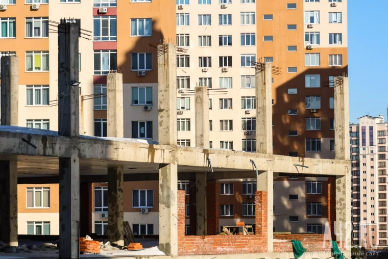 Фото: Парковочный комплекс, обманутые люди и 131 миллион ущерба: как в Кемерове два года не могут снести незаконный недострой 8