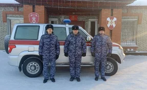 В кузбасском посёлке росгвардейцы помогли найти ушедшего из дома мальчика