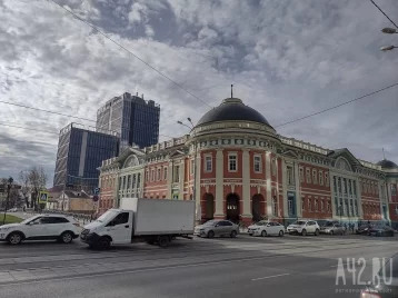 Фото: В центре Екатеринбурга неизвестные устроили стрельбу по иномарке  1