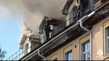 Фото: Пожарные начали тушить горящий ТЦ во Владимирской области 1