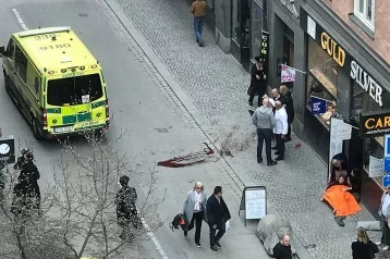 Фото: Полиция задержала предполагаемого террориста, въехавшего в толпу в Стокгольме 1