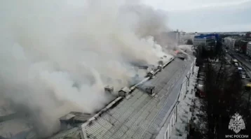 Фото: В центре Ярославля горит жилой дом на площади 1000 квадратных метров, идёт эвакуация людей 1