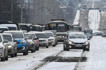 Фото: В кузбасском городе трамвайные пути покрыл 10-сантиметровый слой льда 1