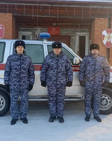 В кузбасском посёлке росгвардейцы помогли найти ушедшего из дома мальчика