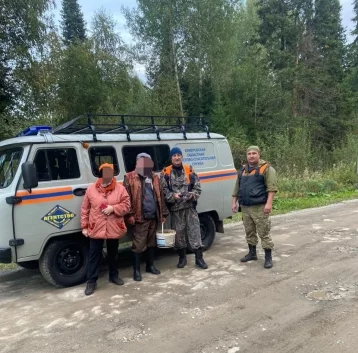 Фото: Кемеровские спасатели вывели из леса заблудившегося грибника 1