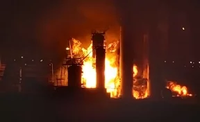 Взрыв на нефтеперерабатывающем заводе в Ухте попал на видео