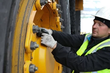 Фото: «Кузбассразрезуголь» внедряет современную систему мониторинга состояния крупногабаритных шин карьерных самосвалов 3