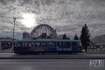 Фото: В Екатеринбурге пассажир трамвая залил салон кровью  1