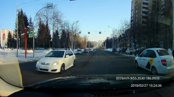 Фото: В Кемерове водителя оштрафовали за нарушение правил реверсивного движения 1