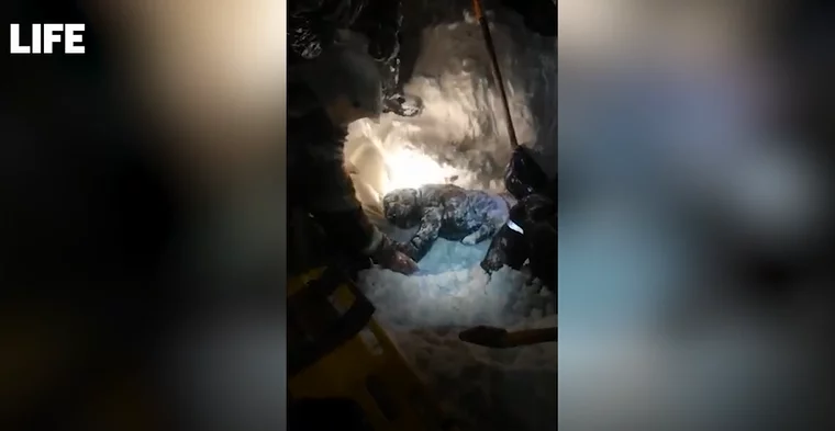 Фото: Опубликовано видео спасения новокузнечанки из 10-часового снежного плена 1
