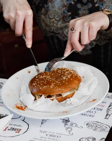 Тарелочницы против жмотов: почему свидания превращаются в битву за счёт