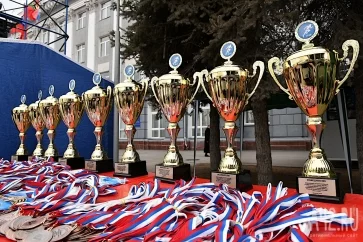 Фото: В Кемерове на площади Советов прошла 73-я легкоатлетическая эстафета 5