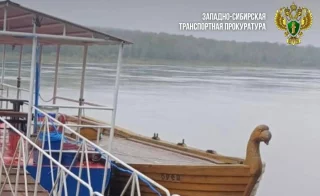 В Кузбассе музей «Томская Писаница» катал пассажиров по Томи с нарушениями