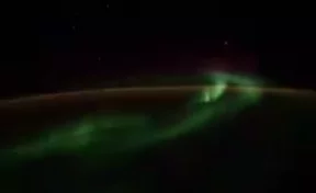 Спутники Илона Маска: эксперт объяснил происхождение снятых на видео НЛО над Землёй