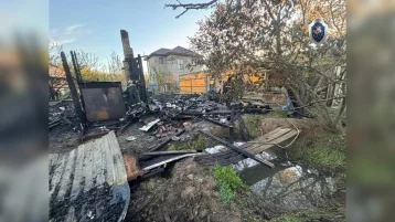 Фото: Пятеро детей погибли в пожаре в Астрахани 1