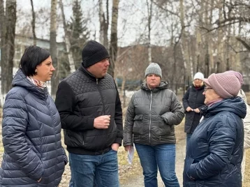 Фото: Новокузнечане продолжают выбрасывать мусор из окон: вмешались власти 1