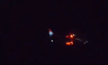 Фото: Опубликовано видео лайнера Sukhoi Superjet-100, у которого отказал двигатель 1