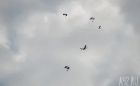 В Кемерове спасатели проведут учебные парашютные спуски