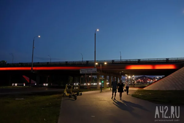 В Кемерове начали тестировать подсветку Кузбасского моста