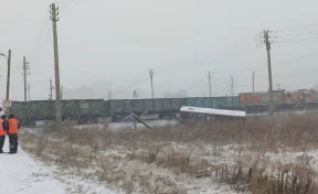 В Хабаровске пассажирский автобус столкнулся с поездом на ж/д переезде